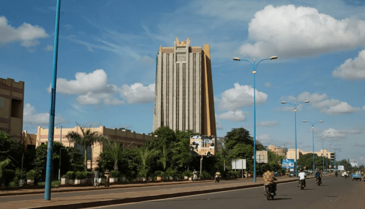 Tribune:Pourquoi l’Etat doit séparer l’Economie des Finances?