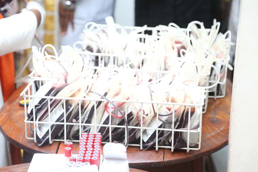 𝐃𝐨𝐧 𝐝𝐞 𝐬𝐚𝐧𝐠 𝐝𝐮 𝐩𝐞𝐫𝐬𝐨𝐧𝐧𝐞𝐥 𝐬𝐨𝐜𝐢𝐨-𝐬𝐚𝐧𝐢𝐭𝐚𝐢𝐫𝐞:  U𝐧𝐞 𝐦𝐚𝐧𝐢𝐞̀𝐫𝐞 𝐝𝐞 𝐬𝐚𝐮𝐯𝐞𝐫 𝐝𝐞𝐬 𝐯𝐢𝐞𝐬 𝐞𝐧 𝐩𝐥𝐮𝐬 𝐝𝐞 𝐥𝐞𝐮𝐫 𝐚𝐜𝐭𝐞 𝐬𝐚𝐜𝐞𝐫𝐝𝐨𝐭𝐚𝐥 𝐚𝐮 𝐪𝐮𝐨𝐭𝐢𝐝𝐢𝐞𝐧