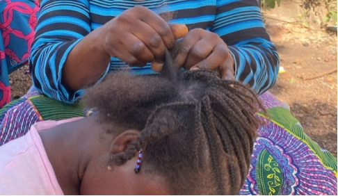 TRESSER POUR EXISTER: Le combat silencieux des coiffeuses entre passion, fatigue et survie