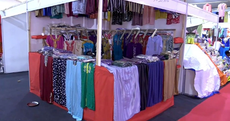 FETES DE FIN D’ANNEE: Une ambiance féerique dans les boutiques de vêtements et de chaussures