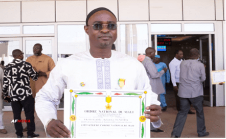 ADAMA FOMBA: Piques et décoration