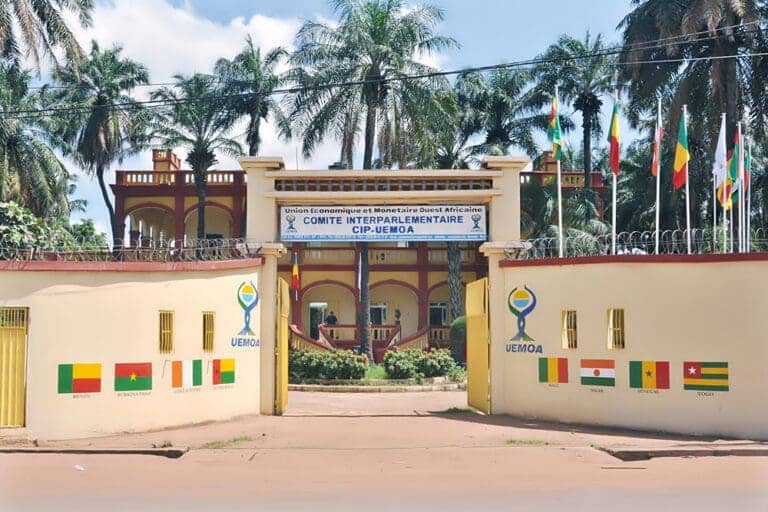 L’UEMOA ANNULE LES SANCTIONS CONTRE LE MALI: Un arrêt à forte portée politique ?