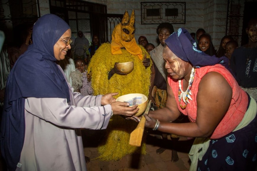 𝐒ALA WALÉ WALÉ: S𝐲𝐦𝐛𝐢𝐨𝐬𝐞 𝐞𝐧𝐭𝐫𝐞 𝐭𝐫𝐚𝐝𝐢𝐭𝐢𝐨𝐧 𝐞𝐭 𝐫𝐞𝐥𝐢𝐠𝐢𝐨𝐧 𝐬’𝐢𝐧𝐯𝐢𝐭𝐞 𝐜𝐡𝐞𝐳 𝐥𝐞 𝐦𝐢𝐧𝐢𝐬𝐭𝐫𝐞 𝐀𝐬𝐬𝐚 𝐁𝐚𝐝𝐢𝐚𝐥𝐥𝐨 𝐓ouré