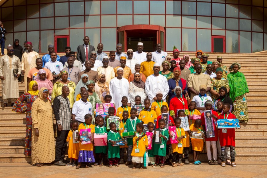 PUPILLES DE LA NATION: 𝐑𝐞𝐦𝐢𝐬𝐞 𝐨𝐟𝐟𝐢𝐜𝐢𝐞𝐥𝐥𝐞 𝐝𝐞𝐬 𝐜𝐚𝐫𝐭𝐞𝐬 𝐞𝐭 𝐜𝐨𝐦𝐩𝐭𝐞𝐬 𝐛𝐚𝐧𝐜𝐚𝐢𝐫𝐞𝐬 𝐚𝐮𝐱 𝐞𝐧𝐟𝐚𝐧𝐭𝐬 𝐝𝐞𝐬 𝐜𝐡𝐚𝐮𝐟𝐟𝐞𝐮𝐫𝐬 𝐯𝐢𝐜𝐭𝐢𝐦𝐞𝐬 𝐝’𝐚𝐭𝐭𝐚𝐪𝐮𝐞𝐬 𝐭𝐞𝐫𝐫𝐨𝐫𝐢𝐬𝐭𝐞𝐬