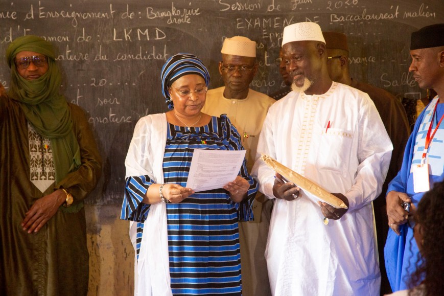 𝐋ANCEMENT DES ÉPREUVES DU BACCALAURÉAT 2026: L𝐞 𝐦𝐢𝐧𝐢𝐬𝐭𝐫𝐞 𝐝𝐞 𝐥𝐚 𝐒𝐚𝐧𝐭𝐞́ 𝐞𝐭 𝐝𝐮 𝐃𝐞́𝐯𝐞𝐥𝐨𝐩𝐩𝐞𝐦𝐞𝐧𝐭 𝐒𝐨𝐜𝐢𝐚𝐥 𝐞𝐧𝐜𝐨𝐮𝐫𝐚𝐠𝐞 𝐥𝐞𝐬 𝐜𝐚𝐧𝐝𝐢𝐝𝐚𝐭𝐬 𝐚̀ 𝐥’𝐞𝐱𝐜𝐞𝐥𝐥𝐞𝐧𝐜𝐞 𝐞𝐭 𝐚̀ 𝐥’𝐢𝐧𝐭𝐞́𝐠𝐫𝐢𝐭𝐞́