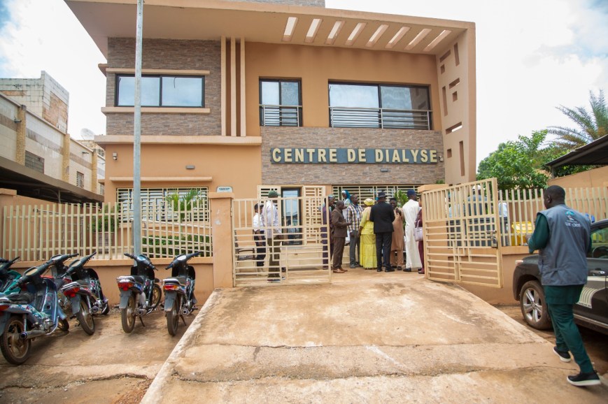 𝐏RISE EN CHARGE DE L’HÉMODIALYSE : L𝐞𝐬 𝐩𝐚𝐭𝐢𝐞𝐧𝐭𝐬 𝐬𝐞 𝐝𝐢𝐬𝐞𝐧𝐭 𝐫𝐞́𝐜𝐨𝐧𝐟𝐨𝐫𝐭𝐞́𝐬